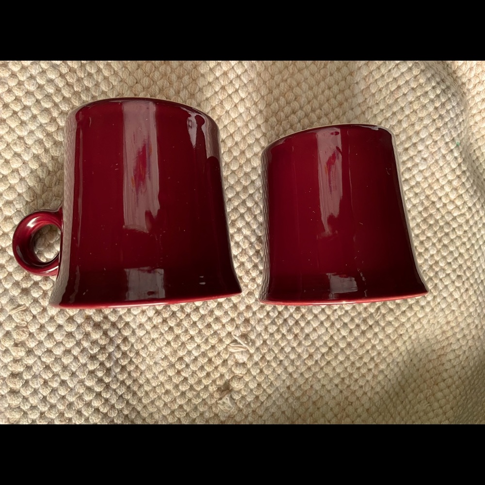 Set of 2 Festa coffee mugs Color maroon know chips hasn’t been used